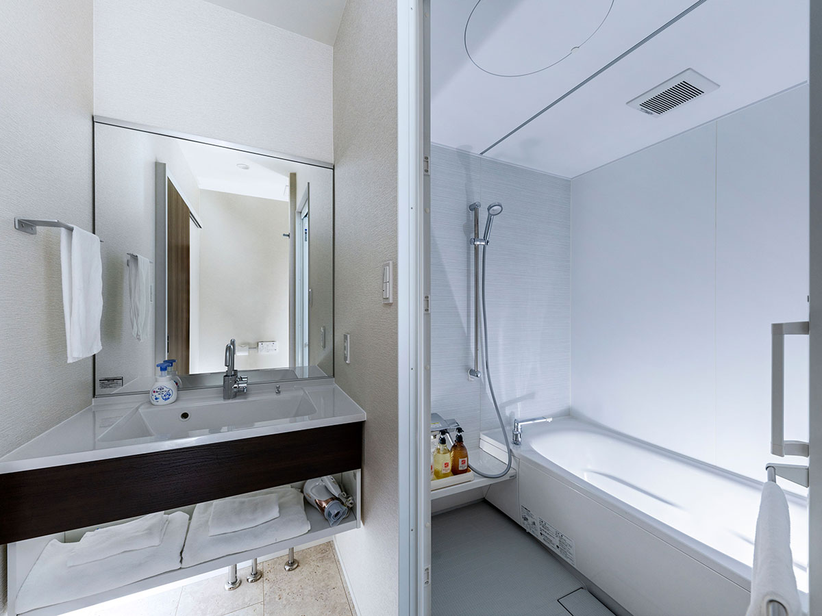 hakuba luxury chalet grey wolf